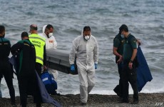 صحيفة فرنسية تؤكد قيام السلطات الاسبانية بدفع مهاجرين الى البحر