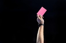 أحدث اختراعات كرة القدم.. "البطاقة الوردية" متى تشهر ولماذا؟