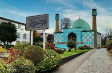 ألمانيا تحظر منظمة مرتبطة بإيران.. والشرطة تداهم المسجد الأزرق الشهير (فيديو)