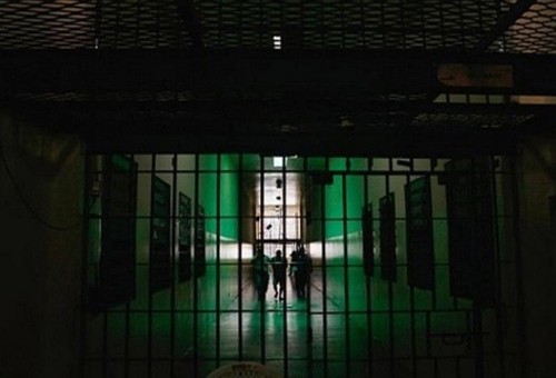دواعش يحتجزون رهينتين في سجن بروسيا